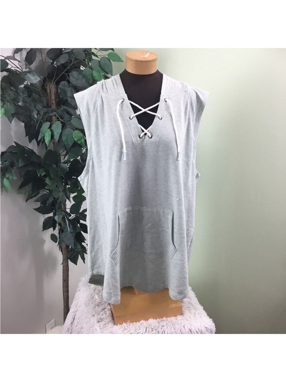 Charmed Hearts sleeveless hooded lace up sweatshirt Womans size 3X